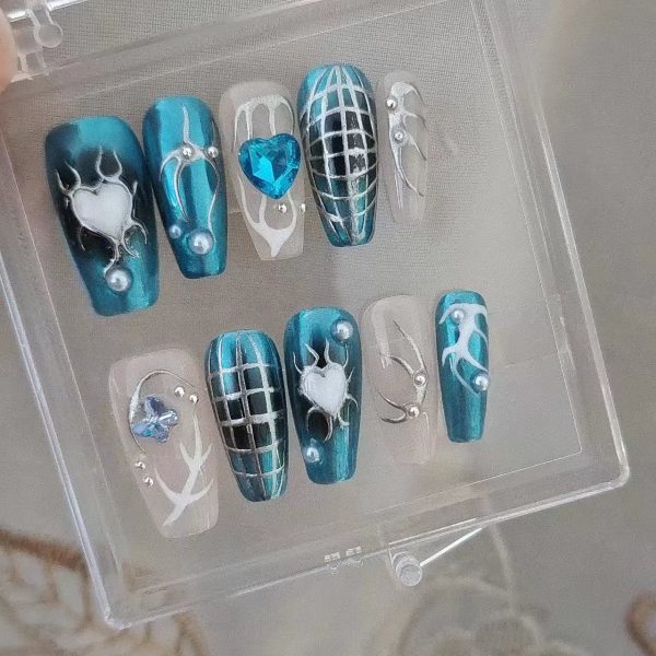 Aquamarine Chrome Heart-Shaped Press-Type Nail Set